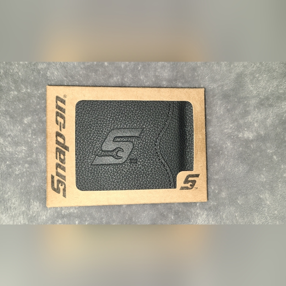 New snap-on wallet